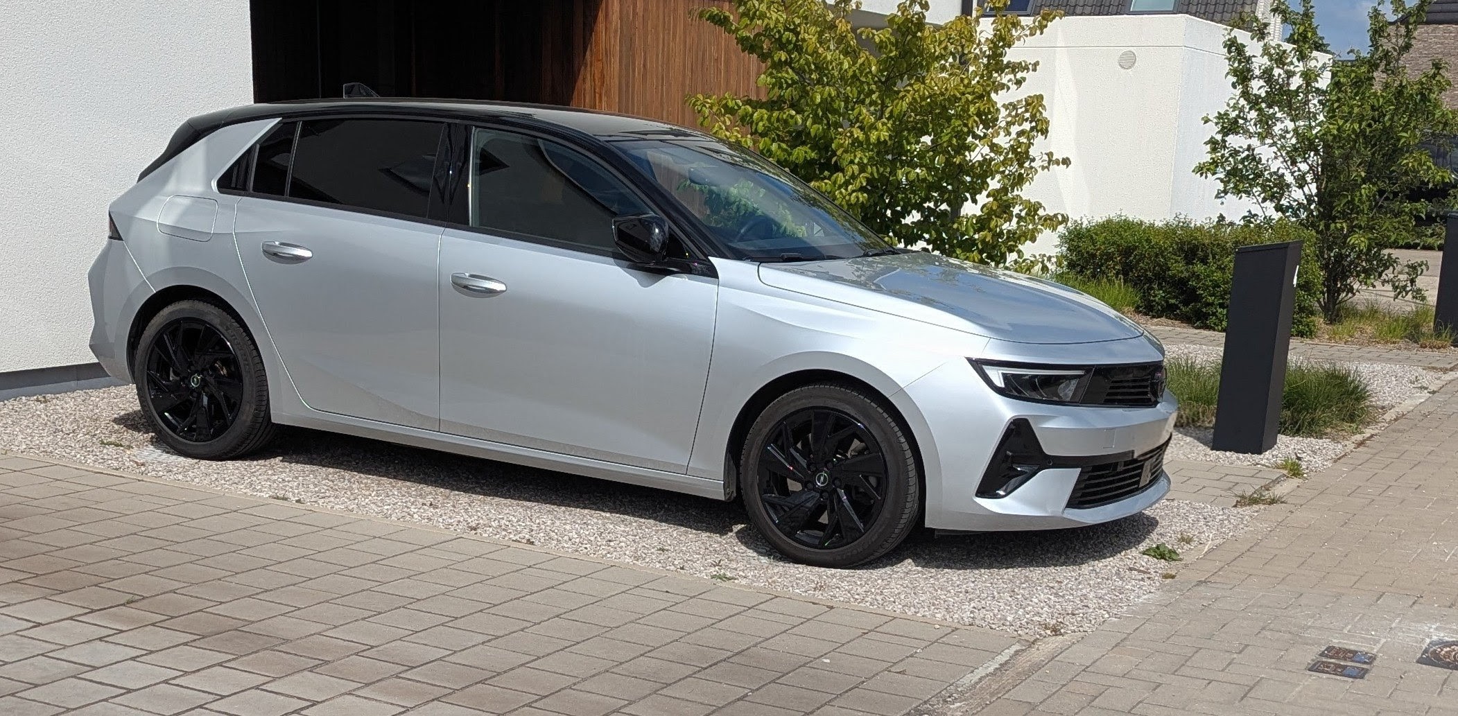 Car detail — Opel Astra PHEV